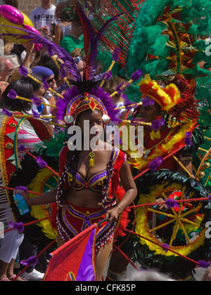 Les participants et les spectateurs à l'assemblée annuelle "St Paul" Afrikan-Caribbean défilé à Bristol, Royaume Uni Banque D'Images