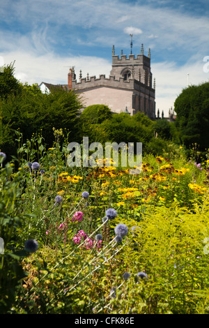 Le Warwickshire, Stratford sur Avon, Guild Chapelle de nouveau lieu côté jardin Banque D'Images