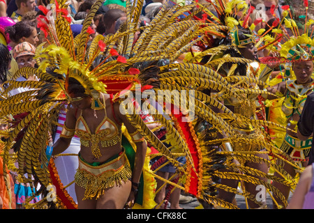 Les participants et les spectateurs à l'assemblée annuelle "St Paul" Afrikan-Caribbean défilé à Bristol, Royaume Uni Banque D'Images