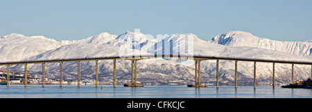 Pont à l'île de Tromsø troms Norvège arctique hiver Banque D'Images