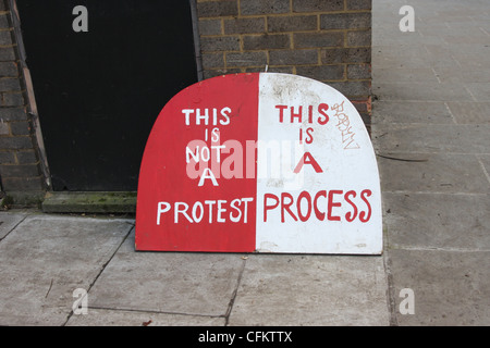 Occupy London est une manifestation pacifique et manifestation contre l'inégalité économique, le manque de logements abordables. Banque D'Images