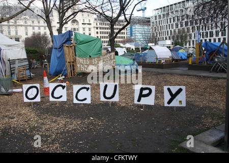 Occupy London est une manifestation pacifique et manifestation contre l'inégalité économique, le manque de logements abordables. Banque D'Images