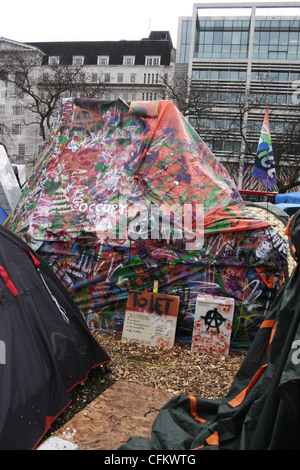 Occupy London est une manifestation pacifique et manifestation contre l'inégalité économique, le manque de logements abordables. Banque D'Images