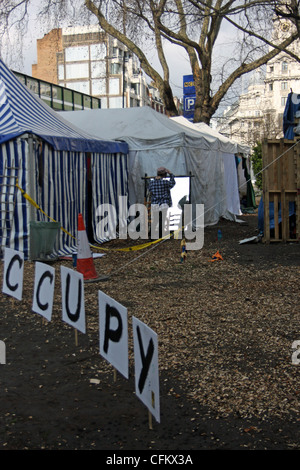 Occupy London est une manifestation pacifique et manifestation contre l'inégalité économique, le manque de logements abordables. Banque D'Images