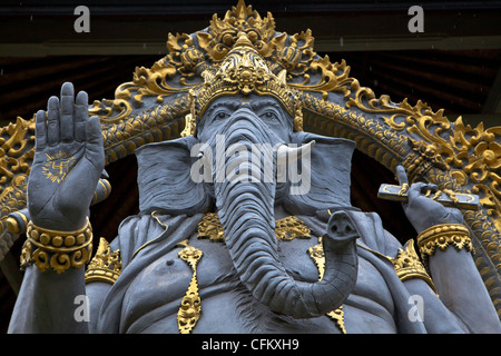 Statue en pierre sculptée balinais de Ganesh dans Hindu Temple près de Ubud, Bali, Indonésie, l'Asie du Pacifique Sud. Banque D'Images