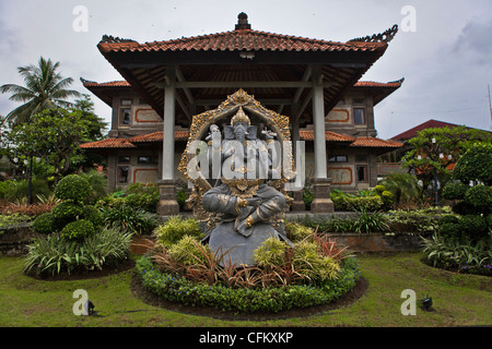 Statue en pierre sculptée balinais de Ganesh dans Hindu Temple près de Ubud, Bali, Indonésie, l'Asie du Pacifique Sud. Banque D'Images