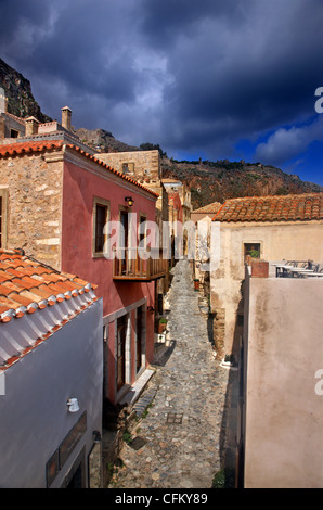 L'allée centrale de Monemvasia, celui qui va de l'entrée du château, à sa place principale. Péloponnèse, Grèce. Banque D'Images