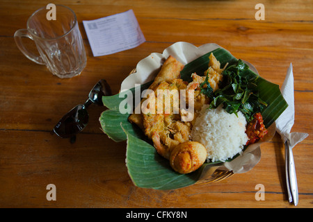 Des plats indonésiens dans un restaurant Balinais, Bali, Indonésie, du Pacifique Sud, en Asie du sud-est, en Asie. Banque D'Images