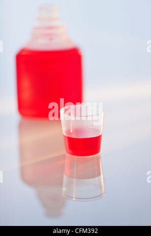 Studio shot of red medicine Banque D'Images