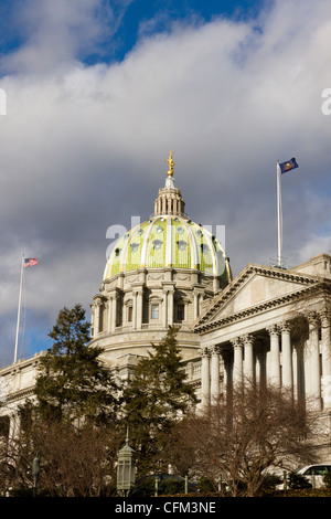 Gros plan du dôme vert et avant de Pennsylvania State Capitol building ou statehouse à Harrisburg Banque D'Images