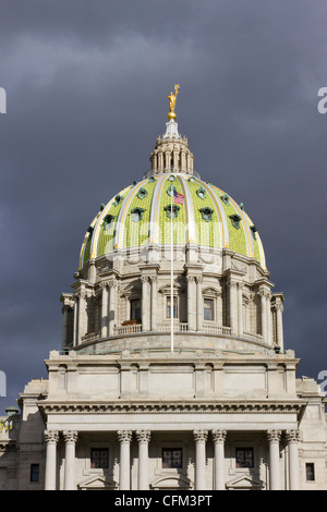 Dôme vert et coupole de la Pennsylvania State Capitol building à Harrisburg Banque D'Images