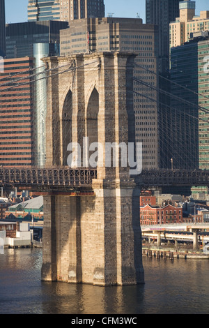 USA, l'État de New York, New York City, close-up of Brooklyn Bridge Banque D'Images