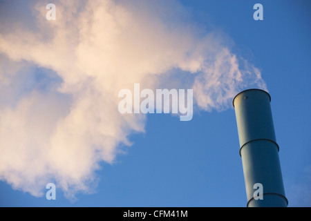 USA, l'État de New York, New York City, low angle view of smoke stack Banque D'Images