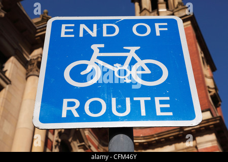 Une voie cyclable dans une ville du Royaume-Uni. Banque D'Images