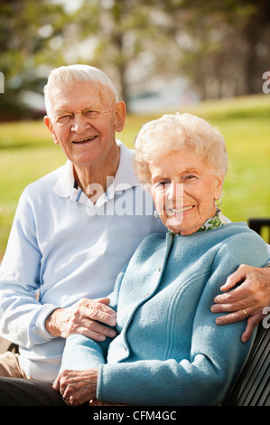 USA, Utah, Salt Lake City, Portrait of senior couple on park bench Banque D'Images