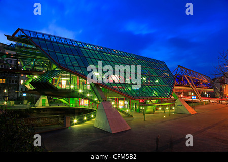 Gare de chemin de fer des frais généraux, Wuppertal, Rhénanie du Nord-Westphalie, Allemagne, Europe Banque D'Images