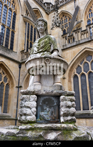 Statue de la déesse de l'eau à l'extérieur de l'abbaye de Bath Rebecca UK Somerset Banque D'Images