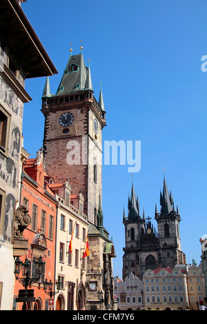 Ancien hôtel de ville et la cathédrale de Tyn, Prague, République Tchèque, Europe Banque D'Images