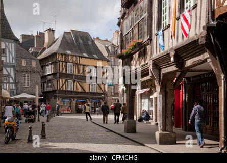 Le centre-ville médiéval, Dinan, Bretagne, France, Europe Banque D'Images