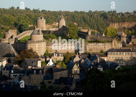 Château et vieille ville, Fougères, Bretagne, France, Europe Banque D'Images