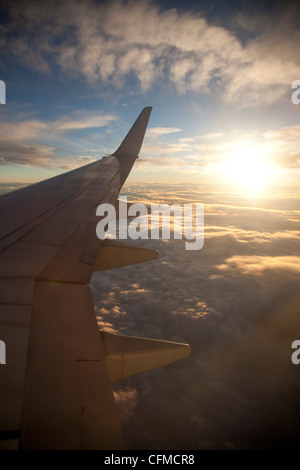 Voir à partir de la fenêtre de Boeing 737-800, en route de l'Australie à la Nouvelle-Zélande au coucher du soleil, de l'Australie, du Pacifique Banque D'Images