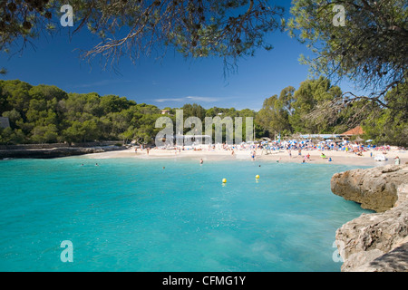 Vue sur les eaux turquoises de Cala Mondrago, Espagne, Méditerranée, Europe Banque D'Images