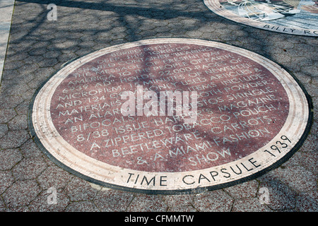 Une mosaïque dans le Parc de Flushing Meadows dans le Queens à New York commémore la Foire mondiale de Time Capsule Banque D'Images