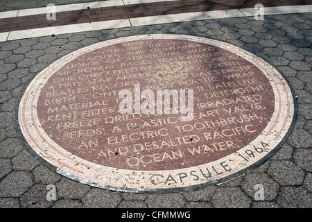 Une mosaïque dans le Parc de Flushing Meadows dans le Queens à New York commémore la Foire mondiale de Time Capsule Banque D'Images