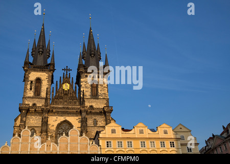 Église de Notre-Dame de Týn à partir de la place de la Vieille Ville, Prague, République Tchèque Banque D'Images