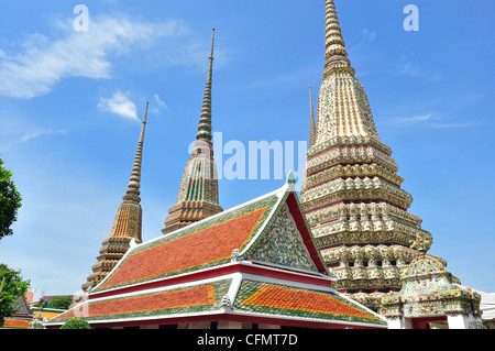 La Pagode antique ou Chedi du Wat Pho, le Temple du Bouddha couché, Bangkok, Thaïlande Banque D'Images