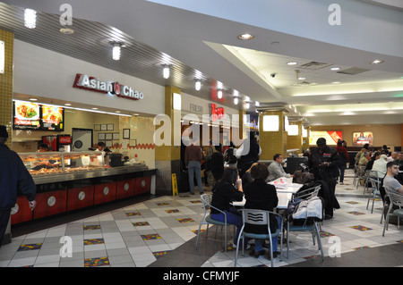 L'aire de restauration à l'Aéroport International d'Atlanta. Banque D'Images