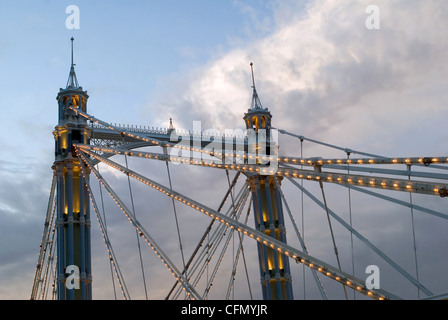 Prince Albert Bridge à la Tamise par Chelsea par jour Banque D'Images