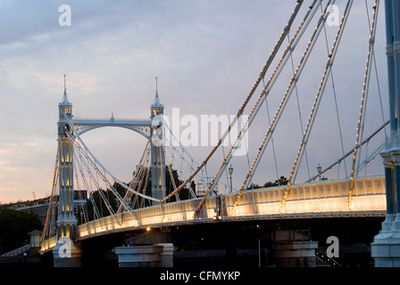 Prince Albert Bridge à la Tamise par Chelsea par jour Banque D'Images