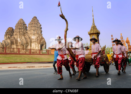 Thaï traditionnel costume porté à la Lop Buri festival. Lop Buri Thaïlande le 15/02/2012 Banque D'Images