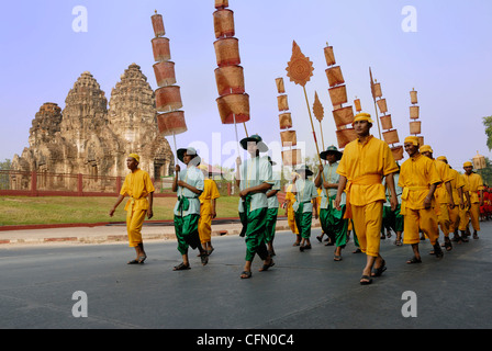 Thaï traditionnel costume porté à la Lop Buri festival. Lop Buri Thaïlande le 15/02/2012 Banque D'Images