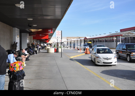 Les départ et retour à l'aéroport d'Atlanta Hartsfield Jackson. Banque D'Images