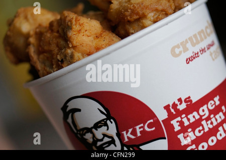 KFC, seau de Kentucky Fried Chicken Banque D'Images