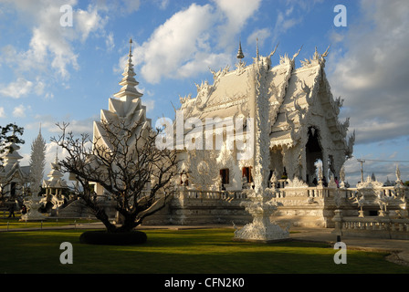 La fin de l'après-midi la lumière sur le Temple.Wat Rong Khun.White Temple.Chiang Rai.Le nord de la Thaïlande le 25/12/2008 Banque D'Images