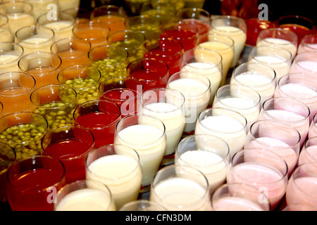 Jus de fruits et boissons froides servant dans la partie Banque D'Images