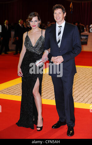 Milla Jovovich et Paul WS Anderson lors de la première des trois mousquetaires à Westfield, Londres, Angleterre- 04.10.11 Banque D'Images