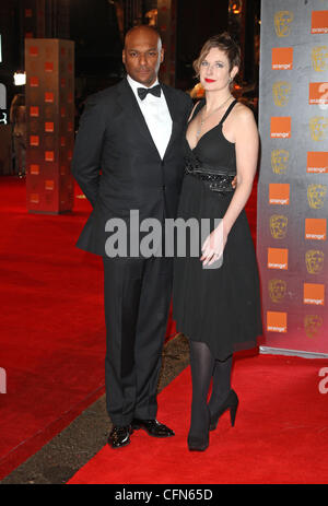 Colin Salmon et Fiona Hawthorne Orange British Academy Film Awards (2011), tenue à l'BAFTAs Royal Opera House - Arrivées Londres, Angleterre - 13.02.11 Banque D'Images