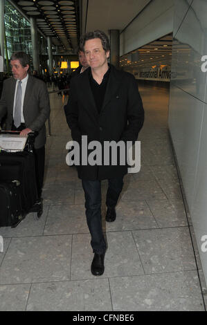 Colin Firth arrivant à l'aéroport Heathrow de Londres, Angleterre - 17.02.11 Banque D'Images