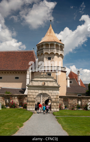 Tour et entrée de la cour du château Renaissance Rosenburg, Rosenburg, Niederösterreich, Autriche, Europe Banque D'Images