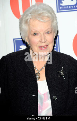 June Whitfield 'ancien de l'année Awards 2011" à la Simpsons Strand Londres, Angleterre - 10.02.11 Banque D'Images