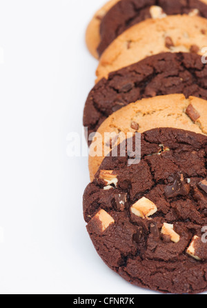 Dark and Light chocolate chip cookies Banque D'Images