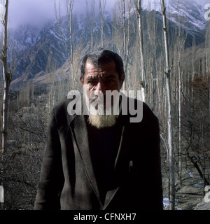 Portrait d'un vieil homme barbu dans la vallée de Hunza, Karimabad, Pakistan Banque D'Images