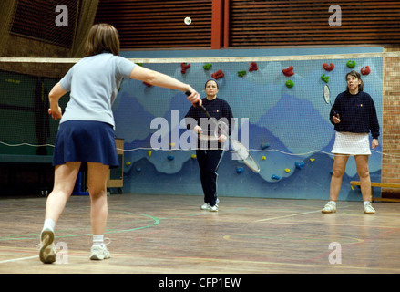 Trois femmes jouant un jeu de badminton, Newmarket Suffolk UK Banque D'Images