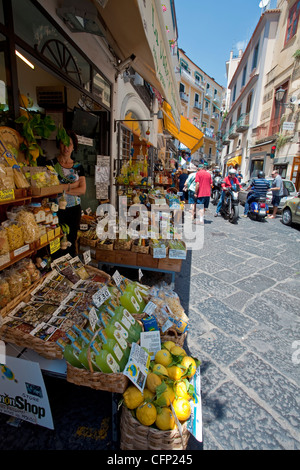 Au village d'Amalfi, côte amalfitaine, UNESCO World Heritage site, Campanie, Italie, Méditerranée, Europe Banque D'Images