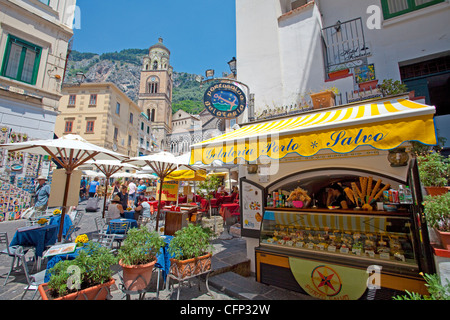 Magasin de crème glacée, de la crème glacée à Piazza Buonarroti, village d'Amalfi, côte amalfitaine, UNESCO World Heritage site, Campanie, Italie, Méditerranée, Europe Banque D'Images