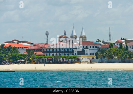 Hôtel Tembo et tours de cathédrale anglicane de Stone Town Zanzibar Tanzanie Banque D'Images